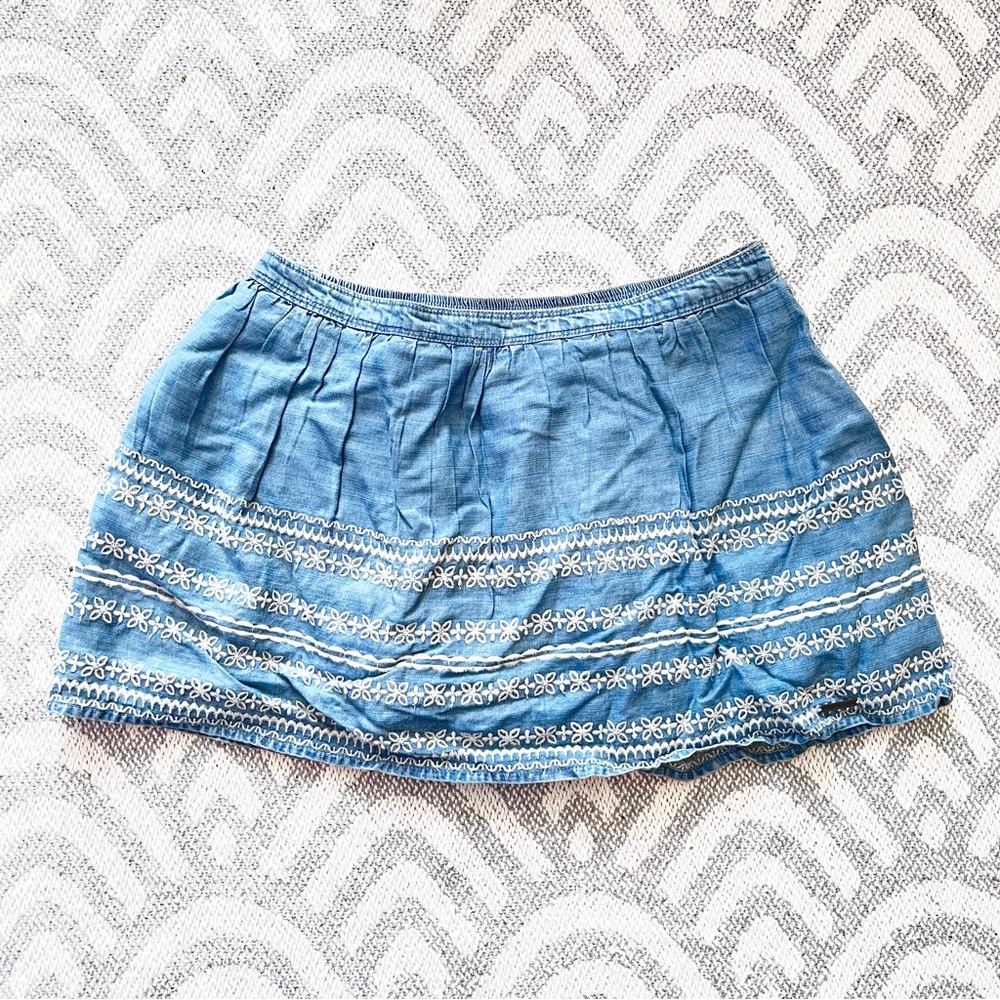 ABERCROMBIE & FITCH Chambray Soft Denim Embroidered Short Mini Skirt Medium NWT